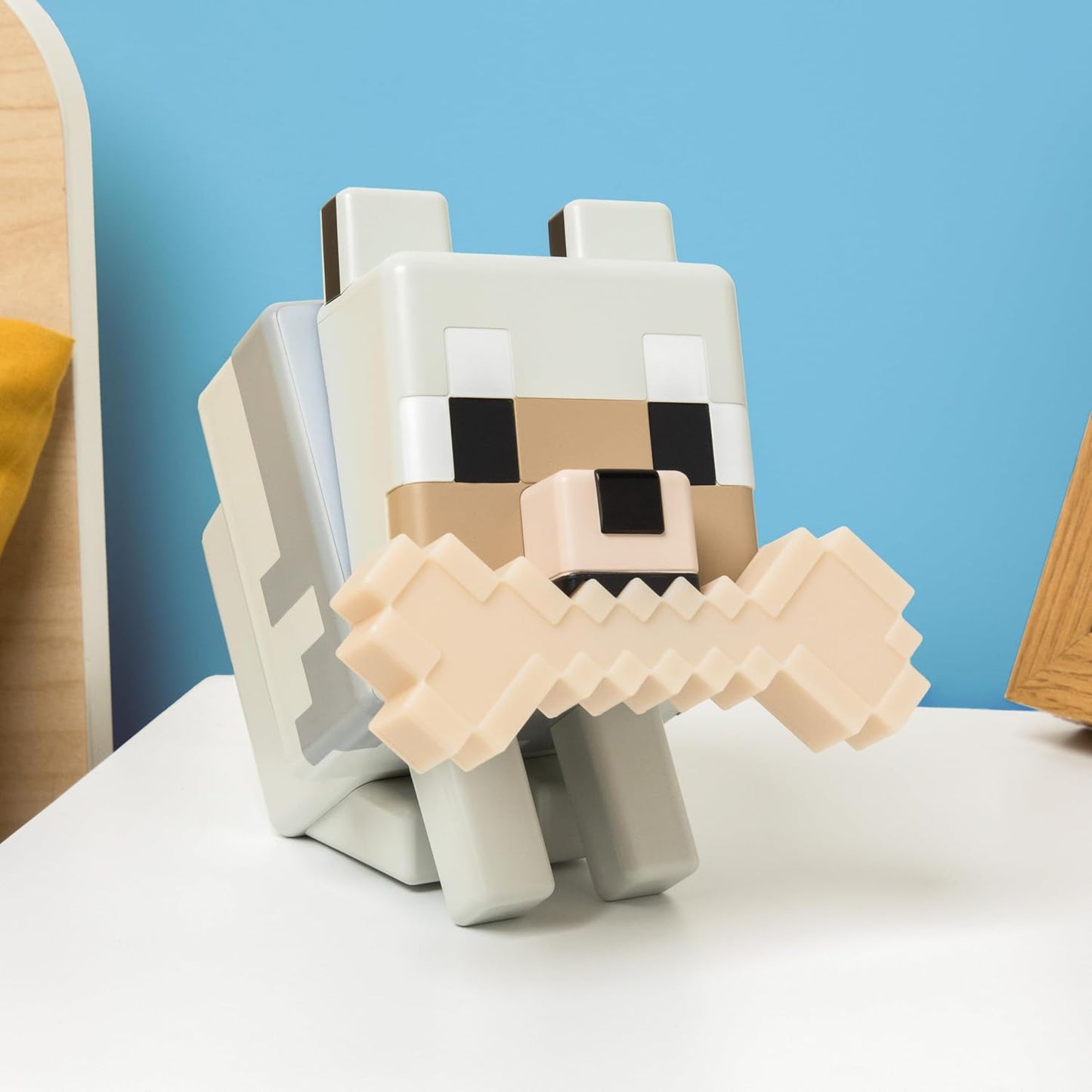 Minecraft Wolf Globuddies 3D Colour Changing Light, Officially Licensed LED Night Lamp, Tap to Change Colour, Gaming Merchandise, Battery Powered