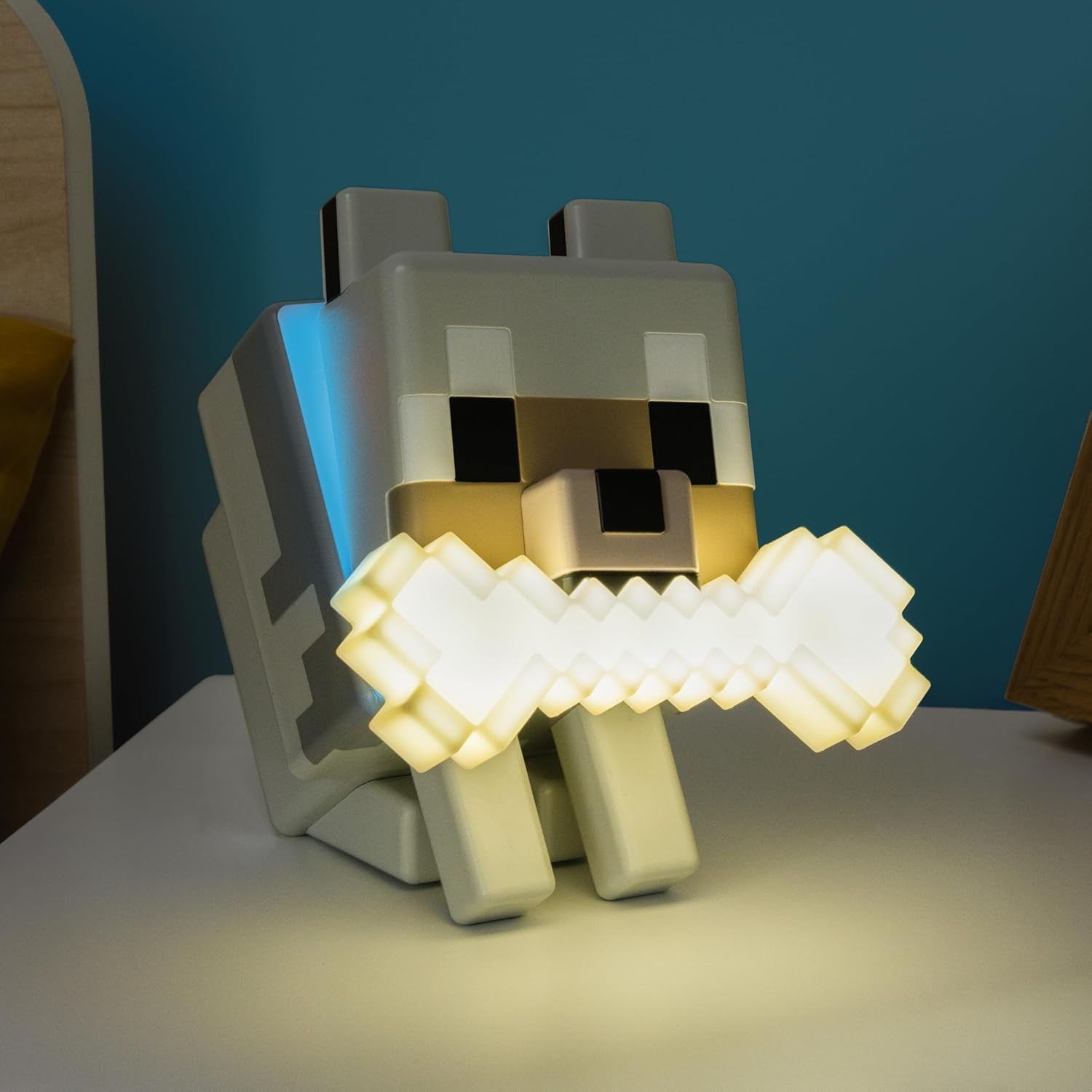 Minecraft Wolf Globuddies 3D Colour Changing Light, Officially Licensed LED Night Lamp, Tap to Change Colour, Gaming Merchandise, Battery Powered